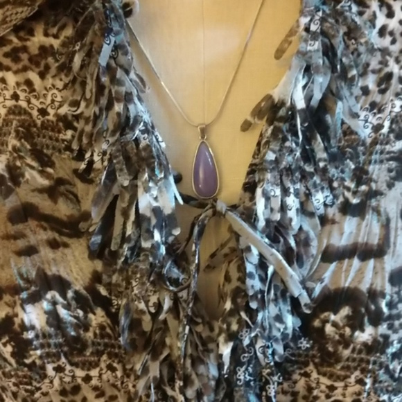 CHRISTMAS Ribbon Cut Animal Print Neutral Color Blouse NWT - Picture 8 of 8